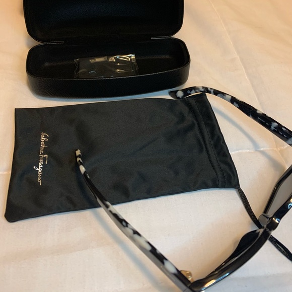 Salvatore Ferragamo Sunglassses - Picture 5 of 5
